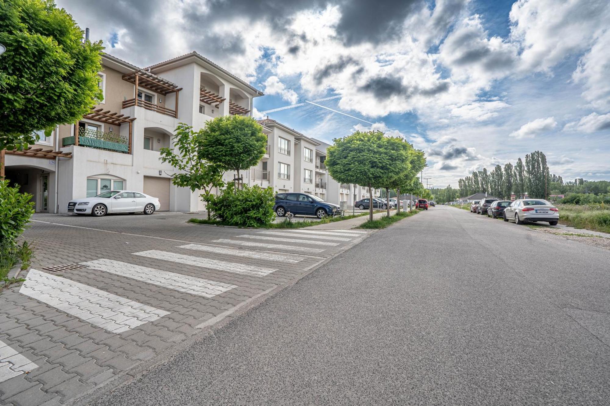 Karina Apartman Apartment Dunajska Streda Exterior photo
